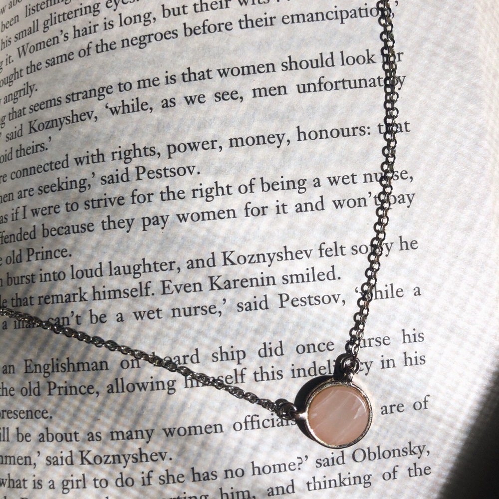 SILVER NECKLACE WITH LIGHT PINK STONE